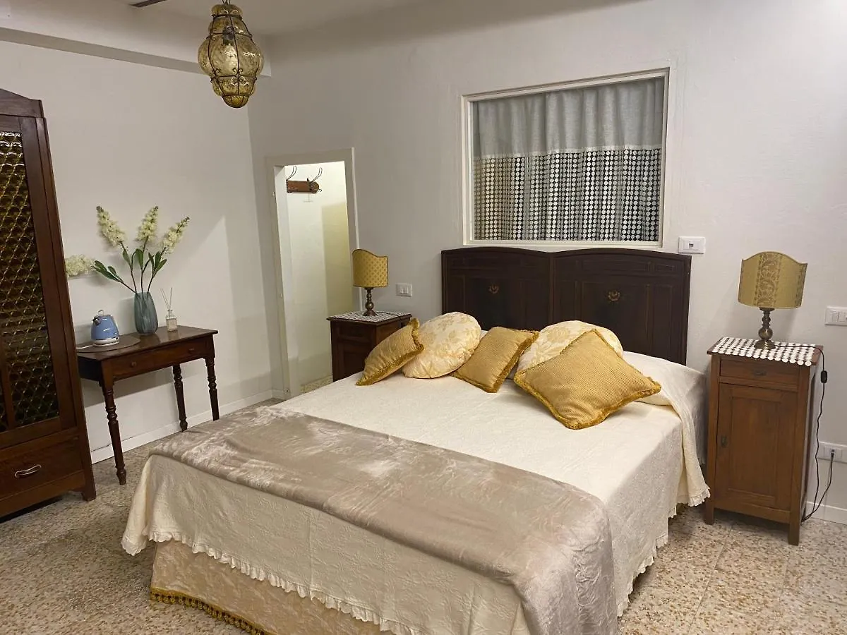 Christy House Bed & Breakfast Vignale  Italy